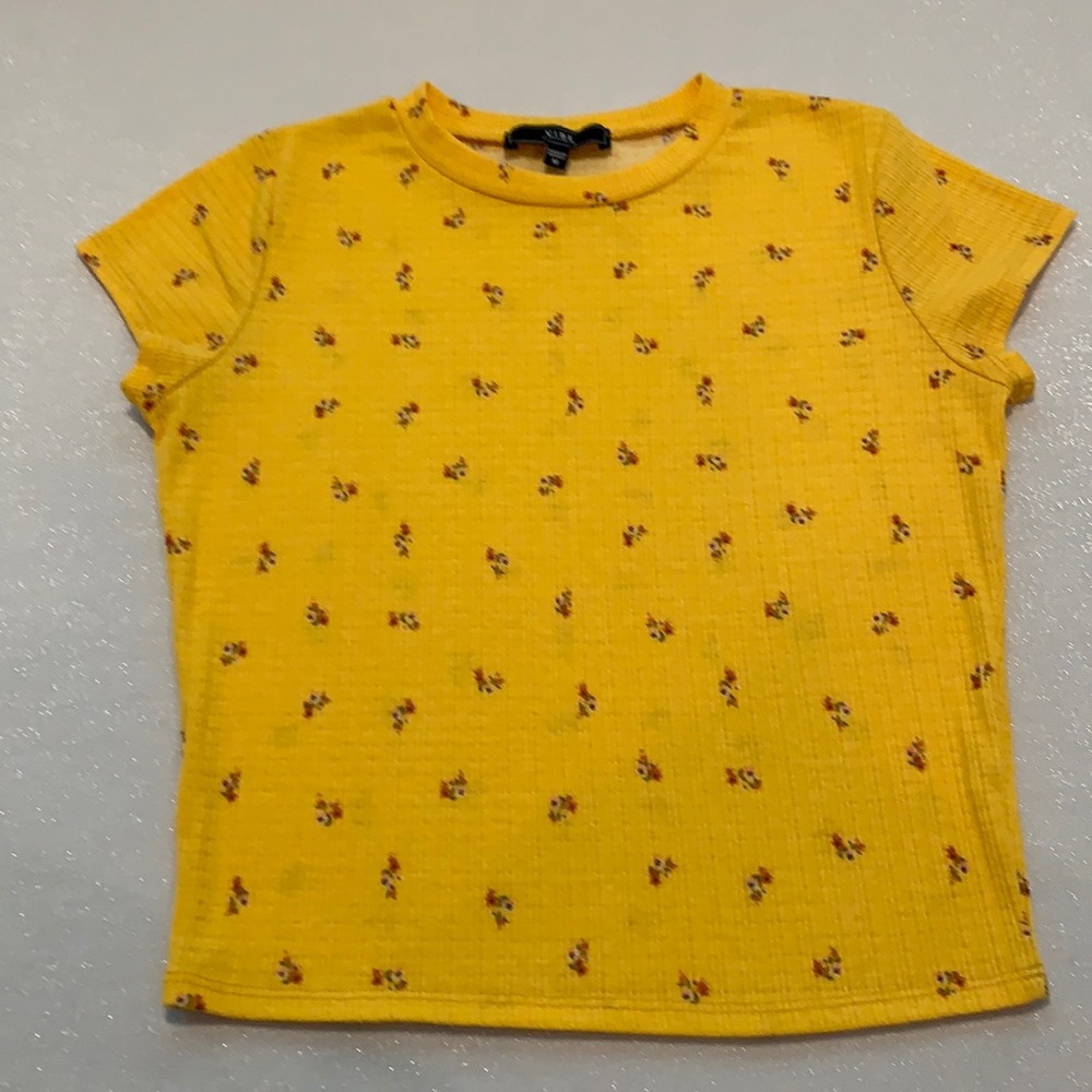 Vibe Sportswear Yellow Flowered Top Size M